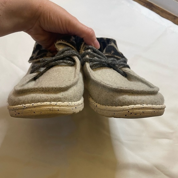 Hey Dude Britt size 7 cheetah print shoes - Picture 4 of 7